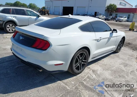 2021 Ford Mustang Ecoboost Premium Fastback z USA, uszkodzony, nr VIN 1FA6P8TH6M5115299